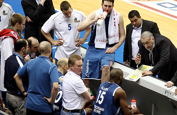 并在社交媒 并在社交媒