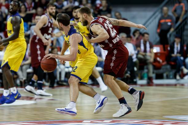 队员们通过 队员们通过